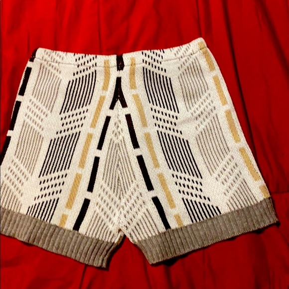 2-pc long sleeve crop top with matching shorts - Picture 2 of 3